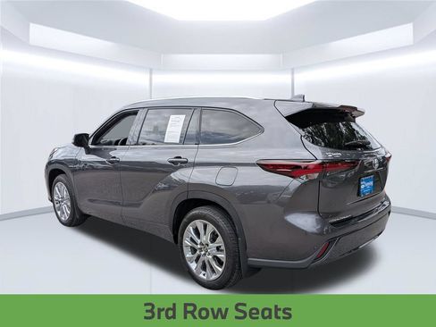 Used 2025 Toyota Highlander Limited FWD image 3