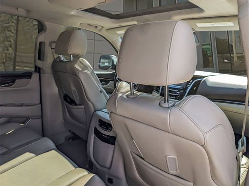 Used 2015 Cadillac Escalade Luxury image 22