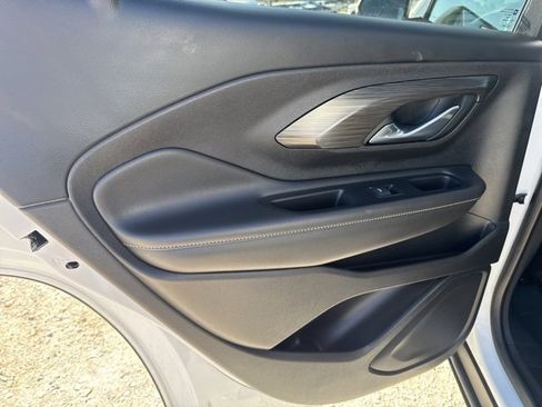 Used 2023 GMC Terrain SLT image 23