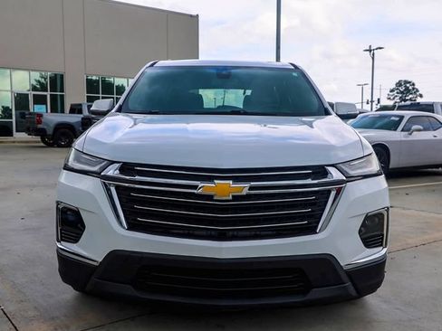 Used 2022 Chevrolet Traverse LT FWD image 2