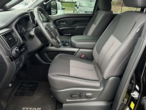 Used 2024 Nissan Titan SV w/ SV Convenience Package image 12