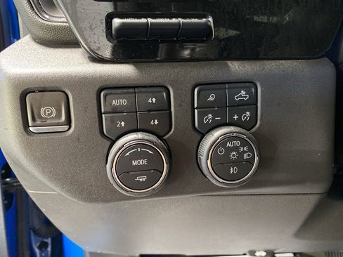 Used 2023 Chevrolet Silverado 1500 ZR2 w/ Technology Package image 22