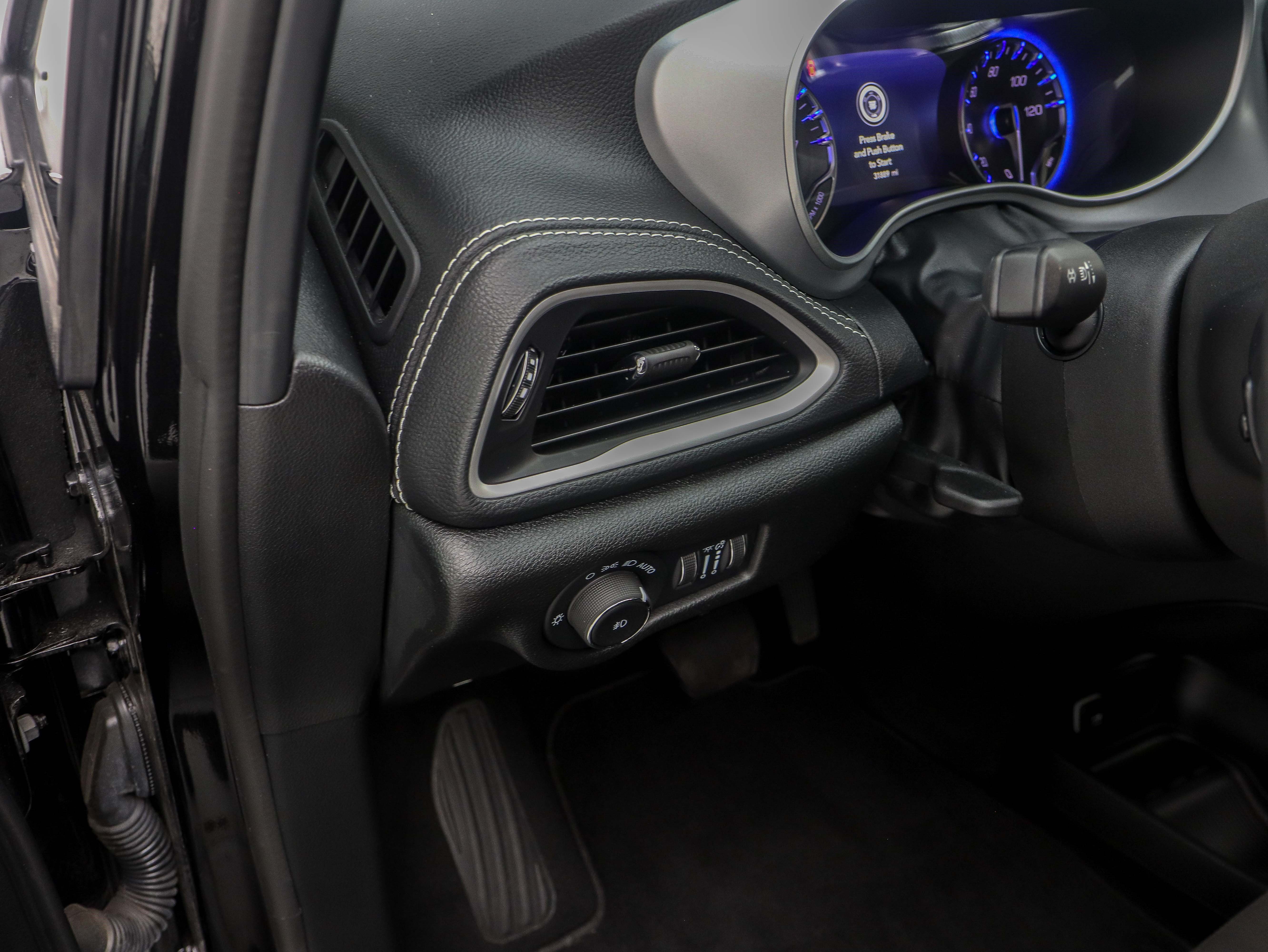 Used 2024 Chrysler Pacifica Touring FWD image 20