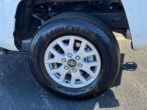 Certified 2025 Toyota Tacoma SR5 image 9