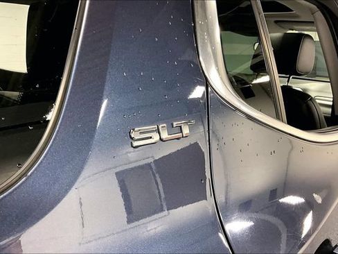 Used 2018 GMC Acadia SLT FWD image 24