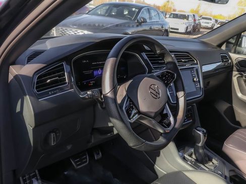 Certified 2024 Volkswagen Tiguan SE R-Line image 17
