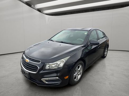 Used 2016 Chevrolet Cruze LT FWD image 2