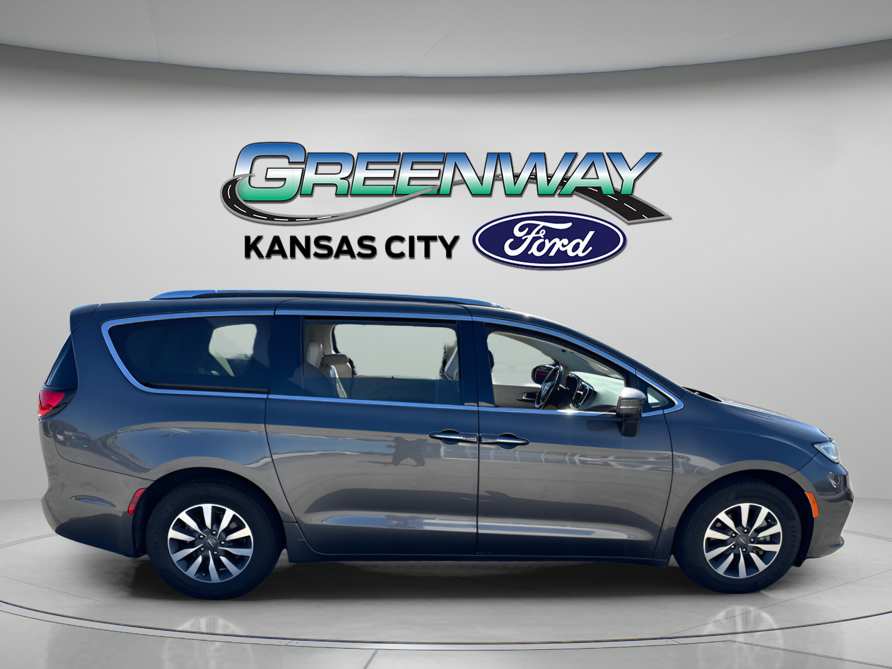 Used 2021 Chrysler Pacifica Touring-L FWD image 7