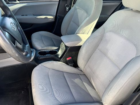 Used 2017 Hyundai Elantra SE image 11