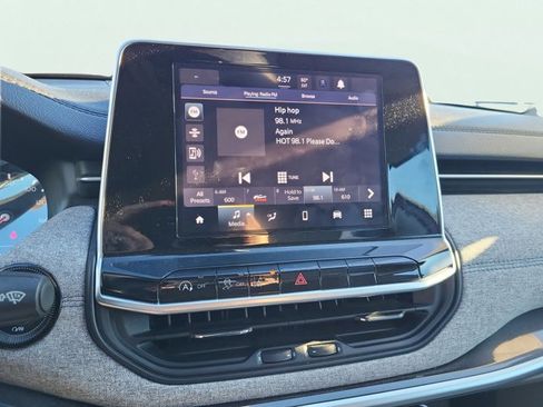 Certified 2022 Jeep Compass Latitude image 32