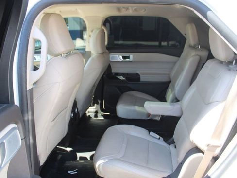 Used 2022 Ford Explorer Platinum w/ Equipment Group 601A AWD/4WD image 10