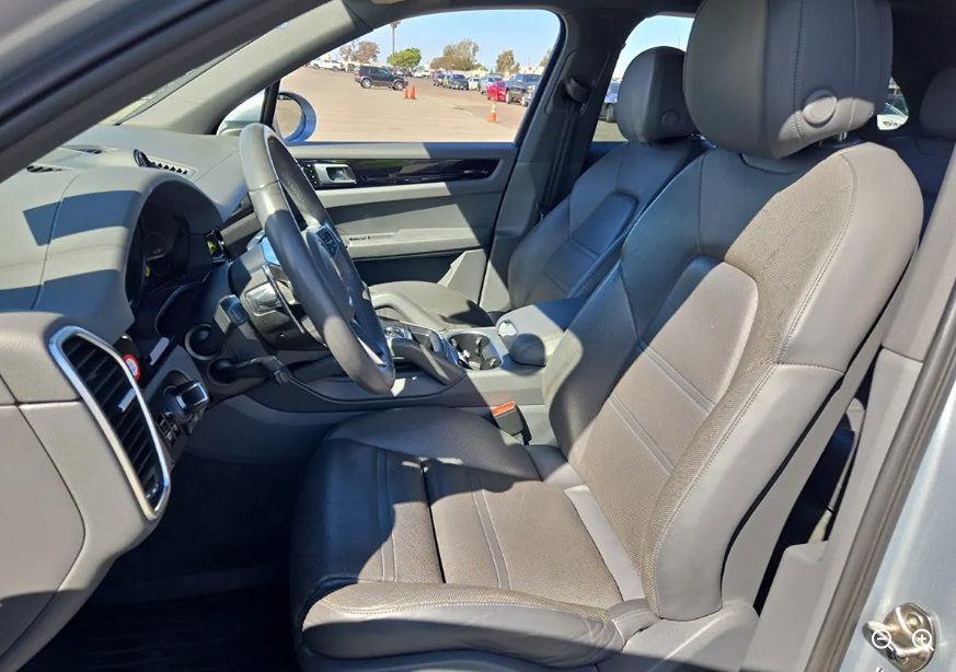 Used 2019 Porsche Cayenne AWD/4WD image 2