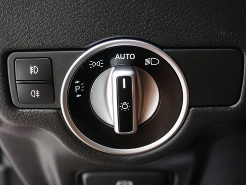 Used 2017 INFINITI QX30 Premium w/ Navigation Package image 24