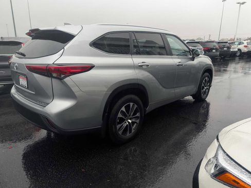 Certified 2023 Toyota Highlander XLE image 7