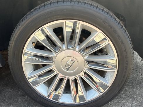 Used 2015 Cadillac Escalade Platinum AWD/4WD image 18