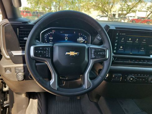 Used 2025 Chevrolet Silverado 2500 LT w/ Leather Package AWD/4WD image 20