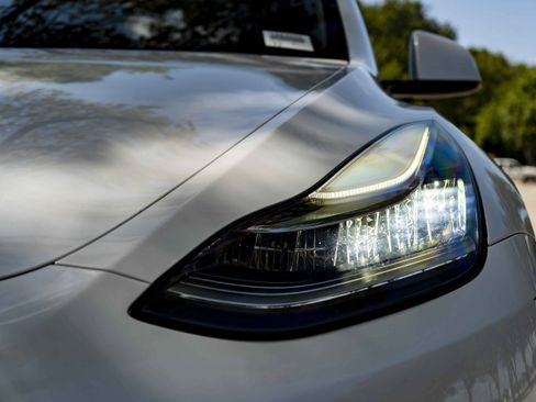 Used 2023 Tesla Model Y Long Range AWD/4WD image 11
