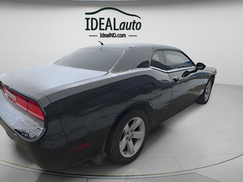 Used 2013 Dodge Challenger SXT image 6