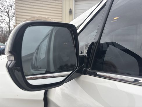 Used 2019 Honda Pilot Touring image 17