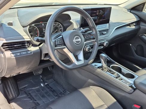Used 2023 Nissan Altima 2.5 SV w/ SV Premium Package FWD image 11