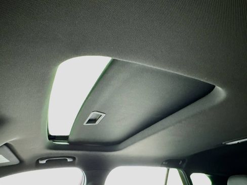 Used 2024 Chevrolet Trax RS w/ Sunroof Package FWD image 19