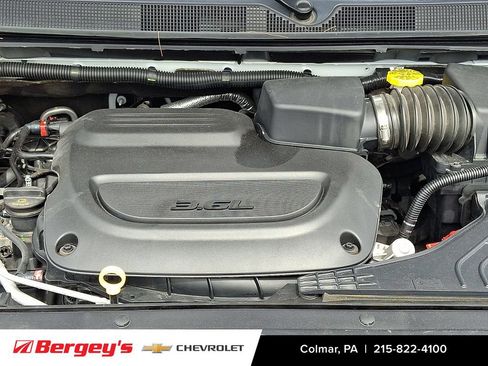 Used 2023 Chrysler Pacifica Touring-L FWD image 30