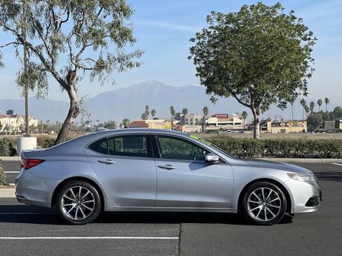 Used 2017 Acura TLX V6 image 2