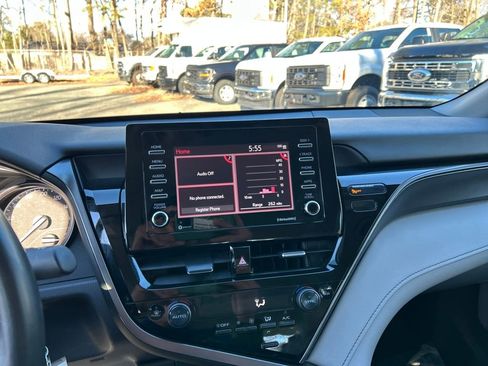 Used 2024 Toyota Camry SE image 16