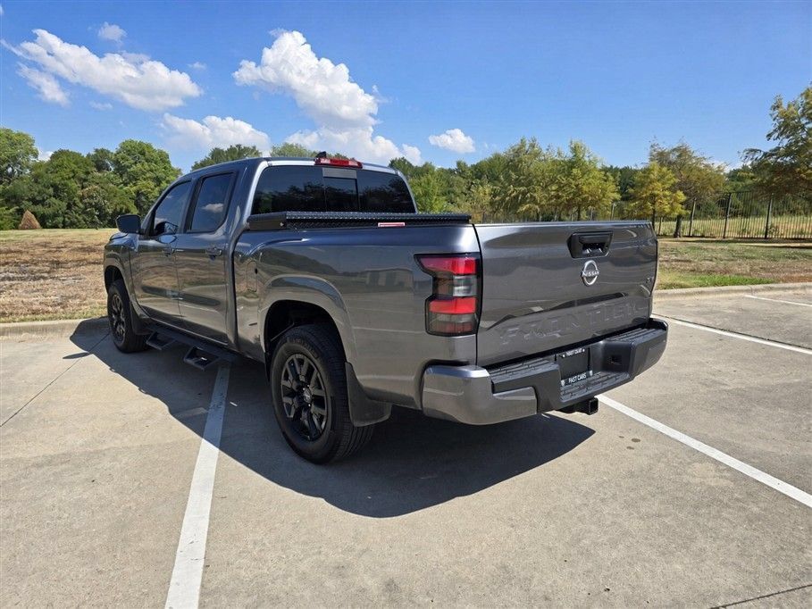 Used 2024 Nissan Frontier SV RWD image 4