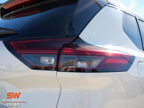 Used 2022 Nissan Rogue Platinum w/ Head-Up Display Package image 8