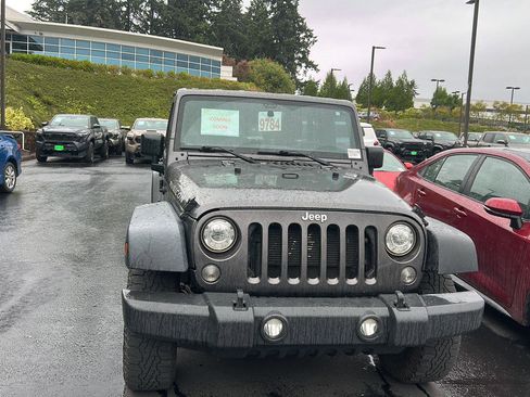Used 2018 Jeep Wrangler Unlimited Rubicon w/ Connectivity Group AWD/4WD image 6