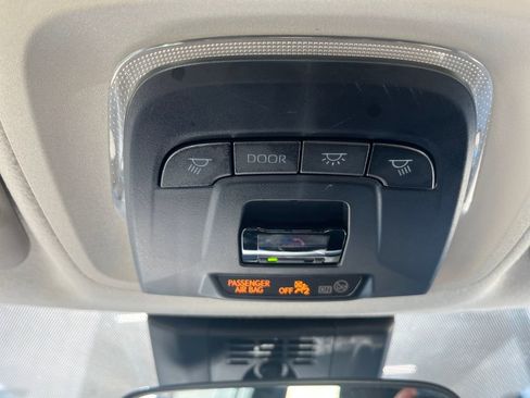 Used 2025 Toyota Corolla LE image 31