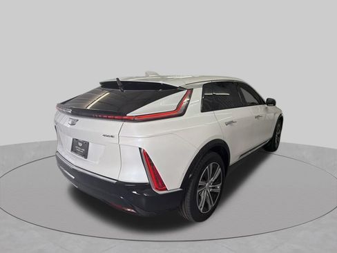 Used 2024 Cadillac Lyriq Luxury RWD image 5
