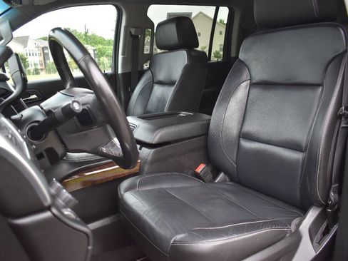 Used 2018 Chevrolet Suburban LT image 13