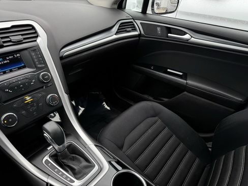 Used 2014 Ford Fusion SE image 16
