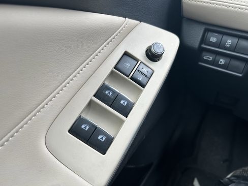 Used 2020 Toyota Avalon XLE image 21