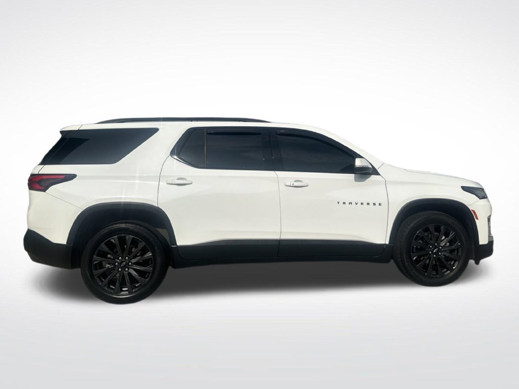 Used 2022 Chevrolet Traverse RS FWD image 2