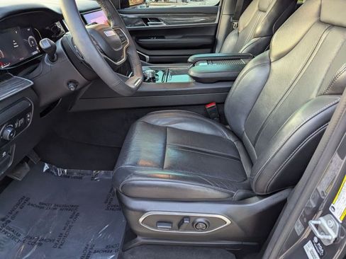 Used 2022 Jeep Wagoneer Series II RWD image 15