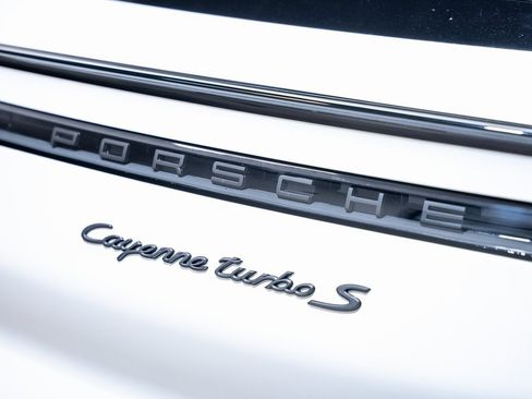 Used 2022 Porsche Cayenne Turbo S image 15