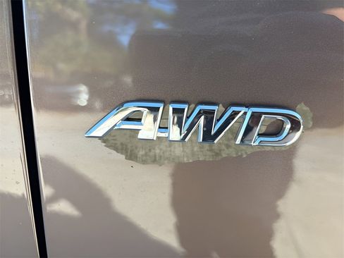 Used 2020 Toyota Sienna Limited Premium image 9