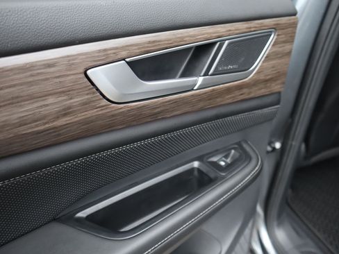 Used 2024 Volkswagen Atlas SEL Premium R-Line image 31