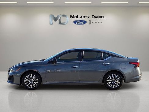 Used 2024 Nissan Altima 2.5 SV image 3