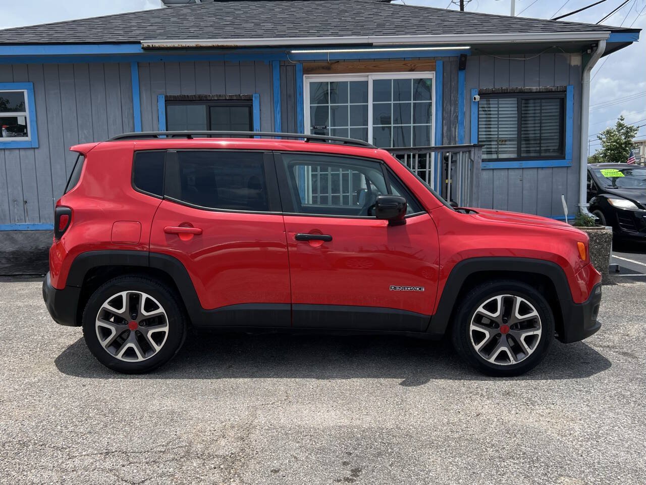 Used 2015 Jeep Renegade Latitude FWD image 5