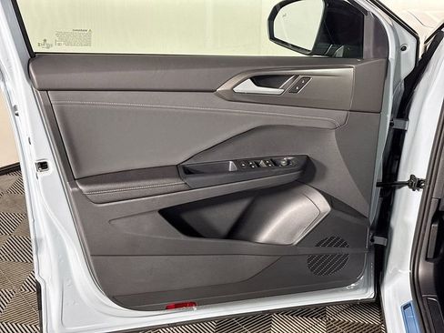 New 2026 Volkswagen Taos SE AWD/4WD image 10