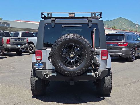 Used 2013 Jeep Wrangler Unlimited Sahara w/ Connectivity Group AWD/4WD image 13