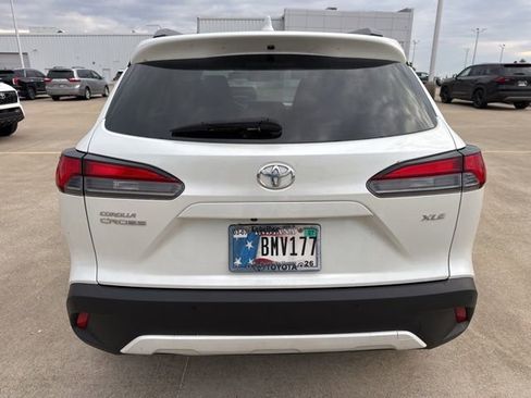 Used 2023 Toyota Corolla Cross XLE w/ Convenience Package FWD image 8