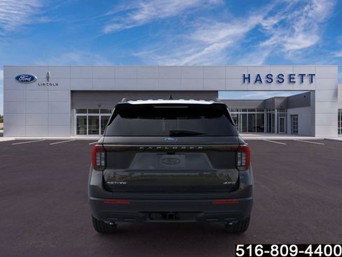 Used 2025 Ford Explorer Active AWD/4WD image 6