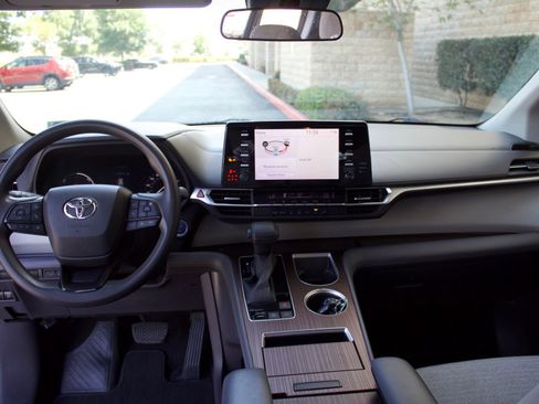 Used 2022 Toyota Sienna LE FWD image 15