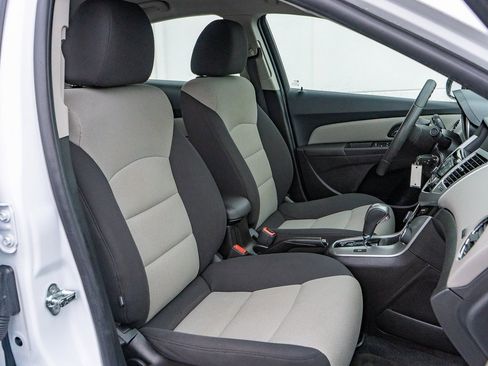Used 2016 Chevrolet Cruze LS image 15