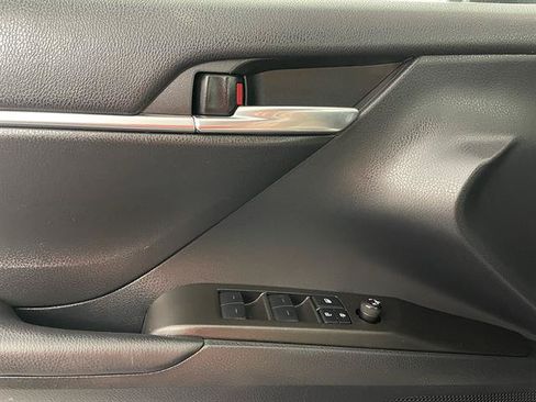 Certified 2021 Toyota Camry SE w/ Cold Weather Package FWD image 18